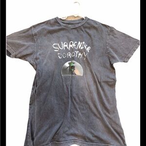 Wizard Of Oz Women’s Medium Surrender Dorothy 100% Cotton Tshirt